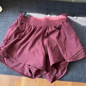 Lululemon Hotty Hot Low Rise Short 4" size 4